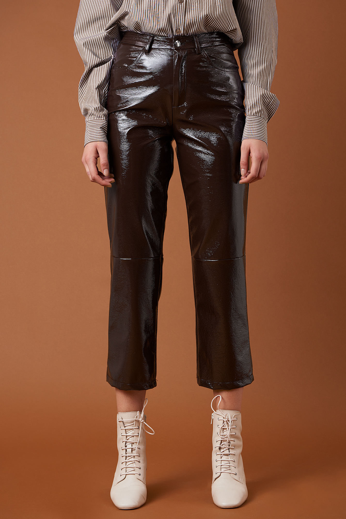 Cropped Patent Pants NAKDLOUNGE.COM