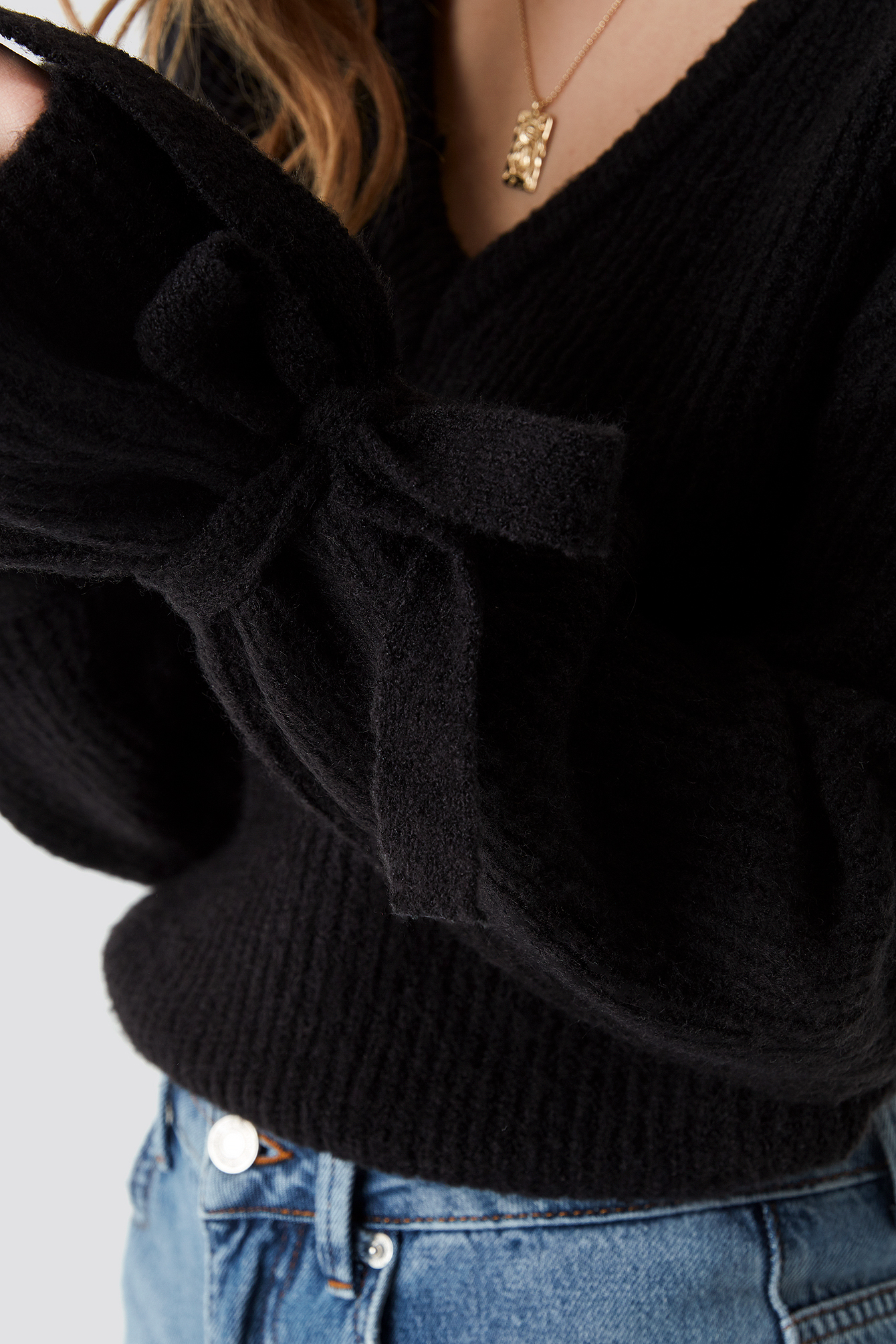 V-Neck Tie Sleeve Sweater NAKDLOUNGE.COM